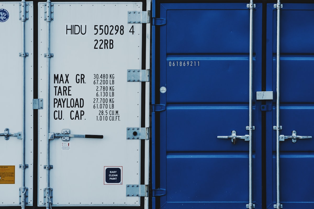 Refrigerated (reefer) shipping container